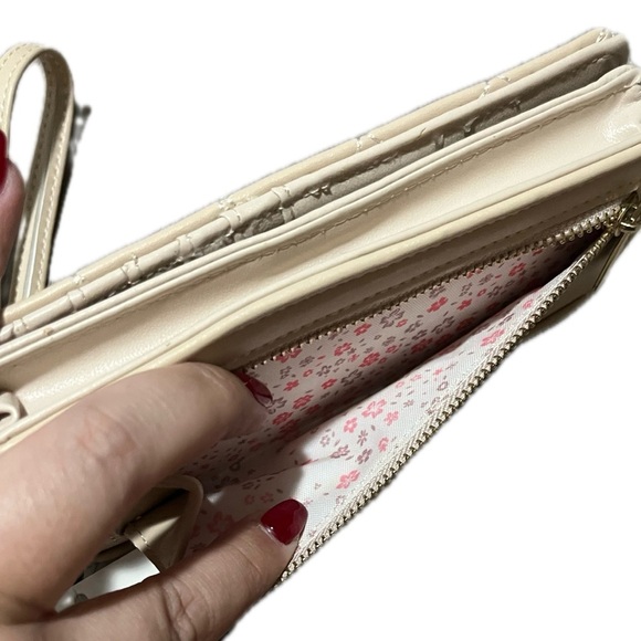 Nanette Lepore Charging Wallet W/RFID Protection, Color: Blush Beige NWT - Picture 4 of 9
